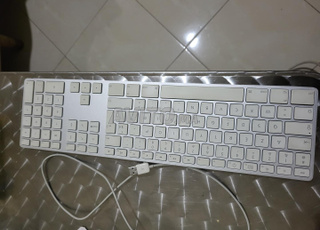 clavier apple très bon état comme neuff 