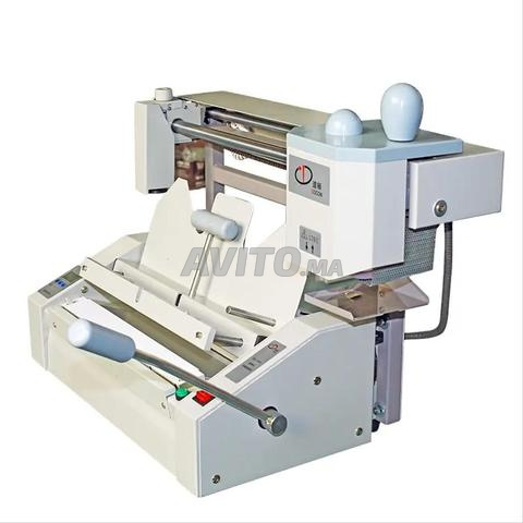 manuel  machine à relier colle livre