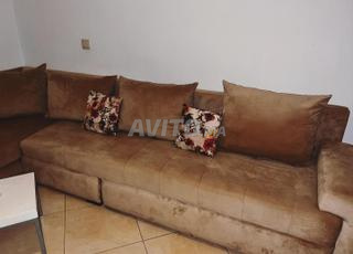 صالون للبيع