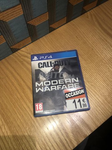 ps4 très bon etat avec 1 manette