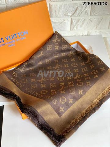 Foulard Louis Vuitton en couleurs LV6219