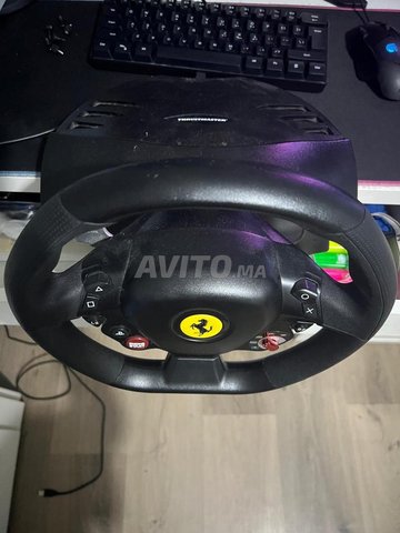 volant ferrari tres bon etat
