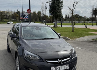 Opel Astra Diesel Manuelle 2015 à Tanger