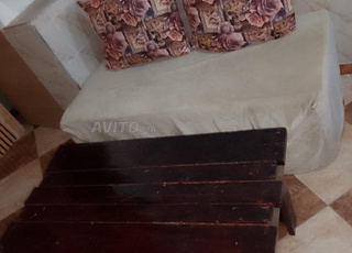 جليسة مع الطبلة