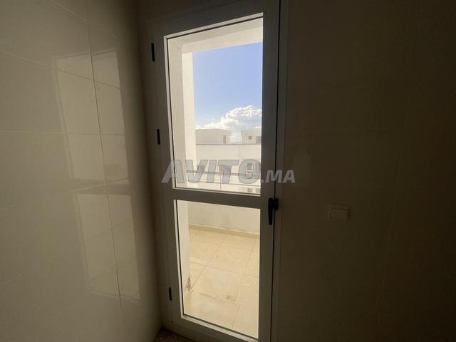 تقدم شقة للشراء بالقرب من المحطة الجديدة للنقل في طنجة.