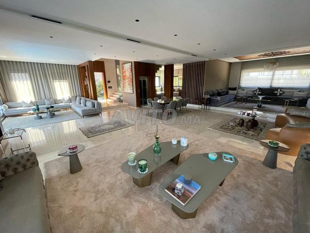 Villa de 900m² A VENDRE à SOUISSI Rabat - 2