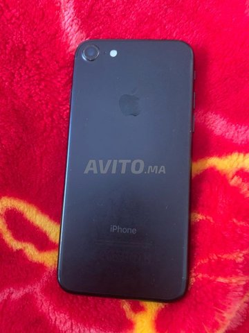 IPhone 7 très bon état batterie 100