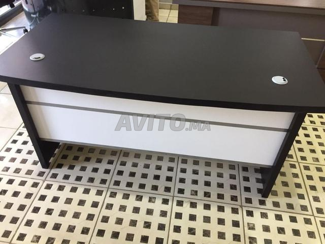 Bureau Noir Élégant et Fonctionnel