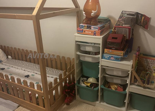 chambre avec meuble jouet et tente 