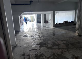 Garage a louer - 182 m2 - Idéal pour stockage 