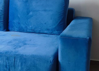 canapé avec méridienne table lustre