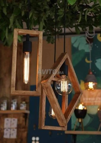 LOT DE 40 SUSPENSIONS LUMINAIRES EN BOIS MASSIF