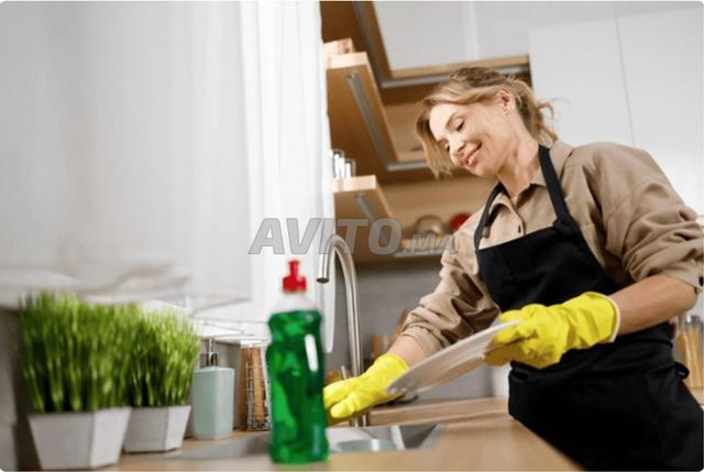 عرض لفتيات تنظيف من دول أفريقيا جنوب الصحراء .....