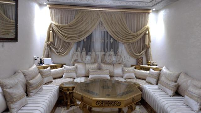 شقة للبيع قرب البحر و قرب المستشفى الجامعي 