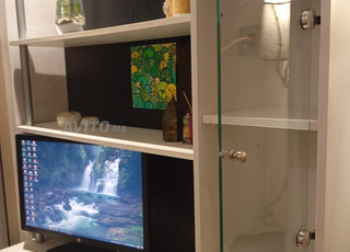 bureau avec arrangement 