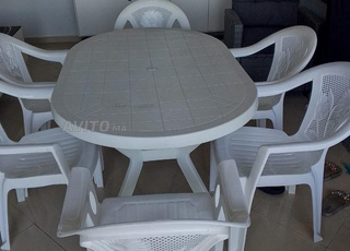 طاولة للبيع