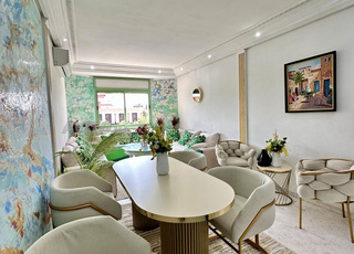 Appart avec WIFI piscine face palais des congrès