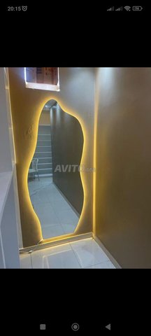 miroir mural avec led en polyester 