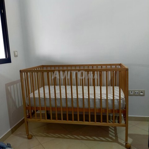 Lit bébé en bon état 