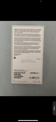 iphone 11 64 g avec 72 pourcent de batterie. 