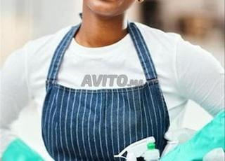 عاملة نظافة أفريقية/مغربية