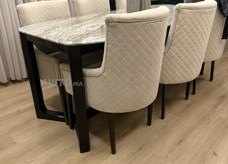 6 chaises très bon état, très propre et chic