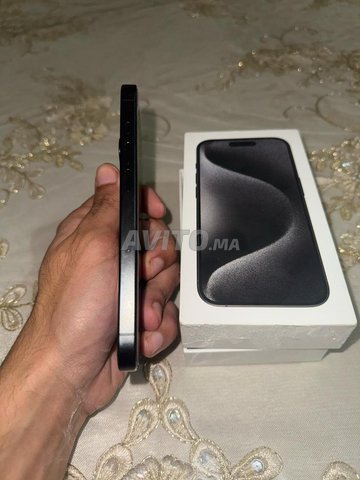 1 iPhone 16 pro 128gb Black titanum 