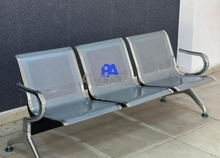 كرسي انتظار مع مسند للذراعين/chaise d'acceuil