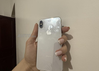iPhone X très bon état , couleur white 