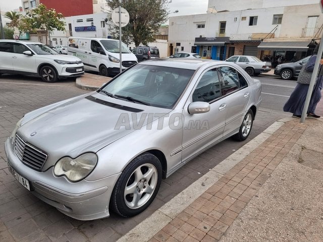 Mercedes-Benz 220 Diesel Automatique 2003 à Agadir