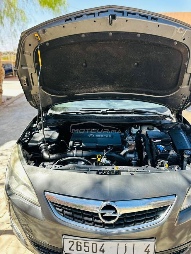 opel astra j model 2011  bon etat