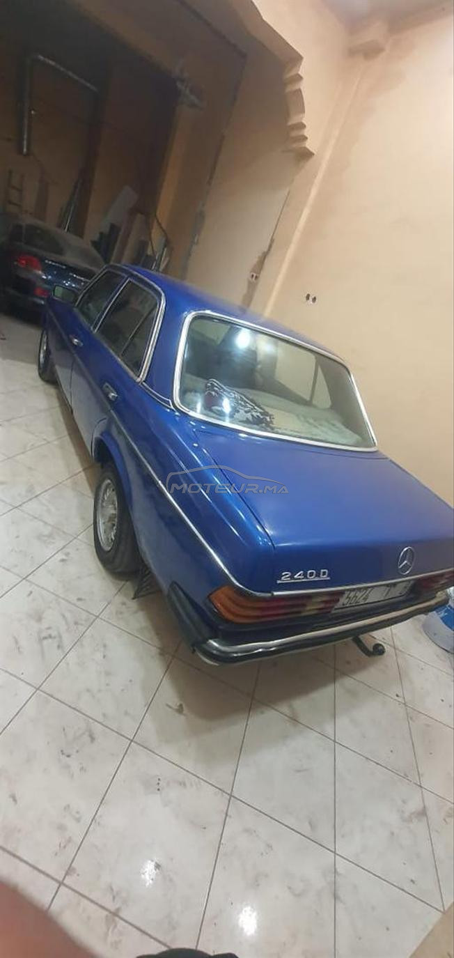 سيارة مرسيدس 240