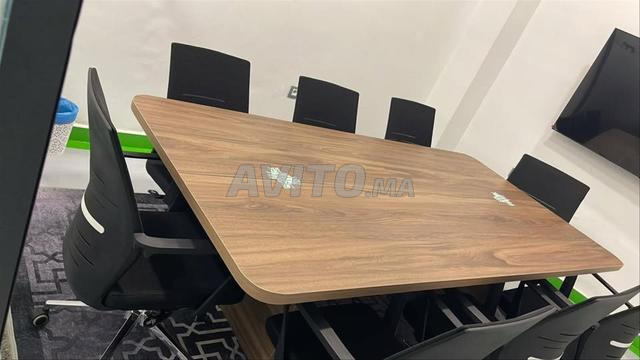  طاولة اجتماعات مصنوعة من الخشب الطبيعي
