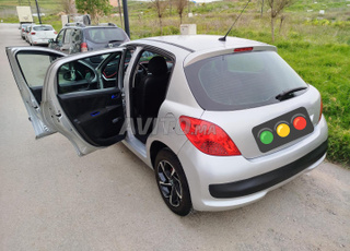 Peugeot 207 Essence Manuelle 2008 à Tanger