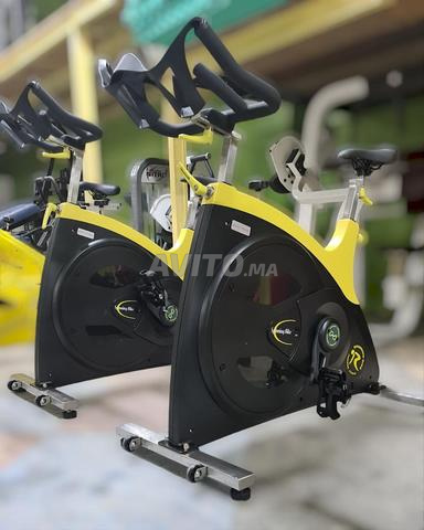 متجر معدات رياضية لتمارين القوة والكاريو