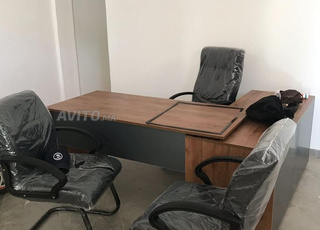 Bureau avec chaises présidentiels 