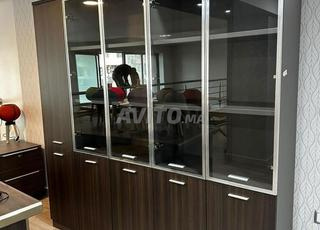 Bibliothèque 4 portes design élégant et pratique