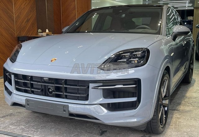 Porsche Cayenne Hybride Automatique 2025 à Rabat