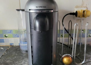 Nespresso Virtuo Titanium avec porte capsules 