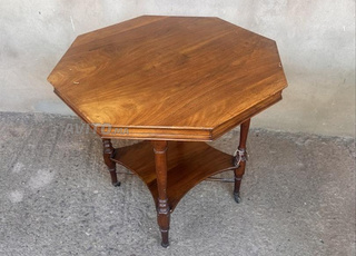 Petite table vintage en bois octogonale