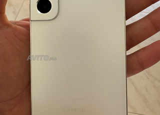Samsung s22 très bon état 128G/8G