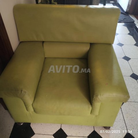 Salon 2 pièces en simili cuir vert – Bon état