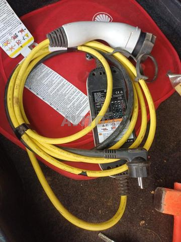 Chargeur domestique pour voiture électrique 