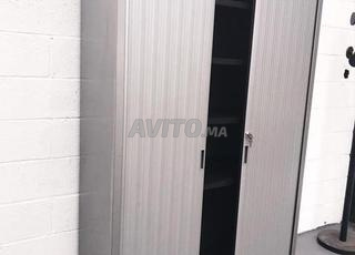 Armoire avec tiroirs de classement