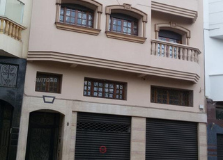  Maison 2 étages avec sous sol garage et magasin