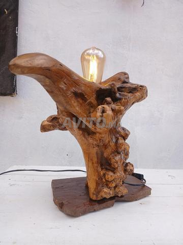Lampe Sculptée en Bois 