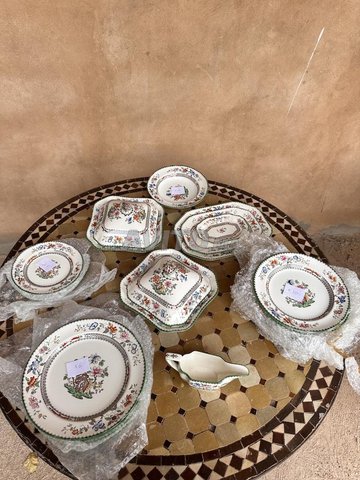 Service de table vintage en faïence 