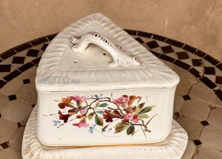 Cloche à fromage ancienne en faïence anglaise 