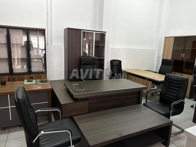 Bureau complet en angle avec étagères