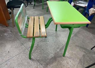 أثاث مدرسي